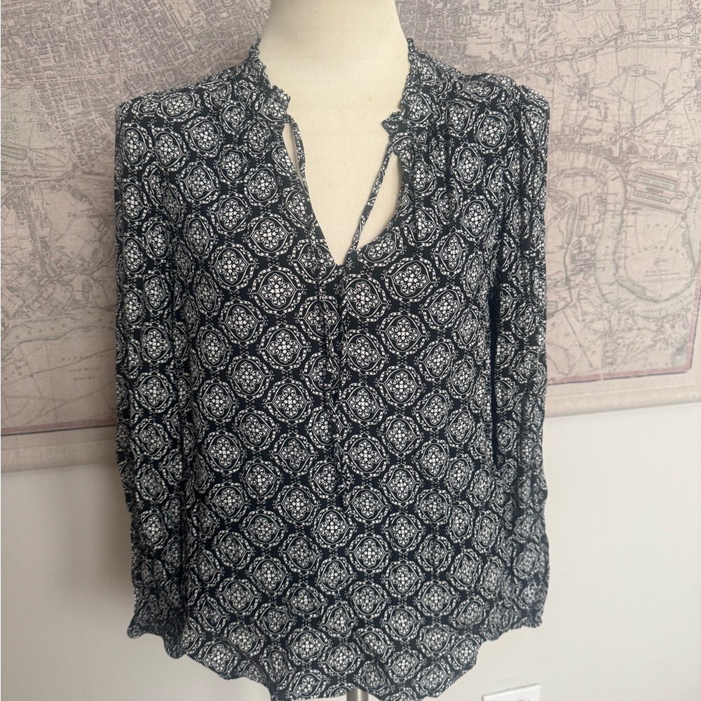 LOFT Black and White Geometric Blouse